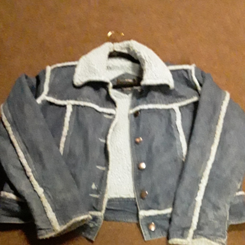 Outer Edge Jean Jacket - Picture 4 of 9